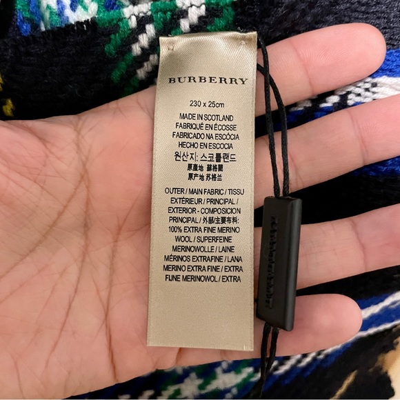 NWT Burberry Merino Wool Check Scarf - Picture 5 of 10